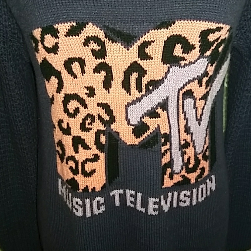 H&M Purple Sweater with Pink Graphic - Picture 3 of 7